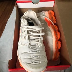 women's air vapormax plus creamsicle